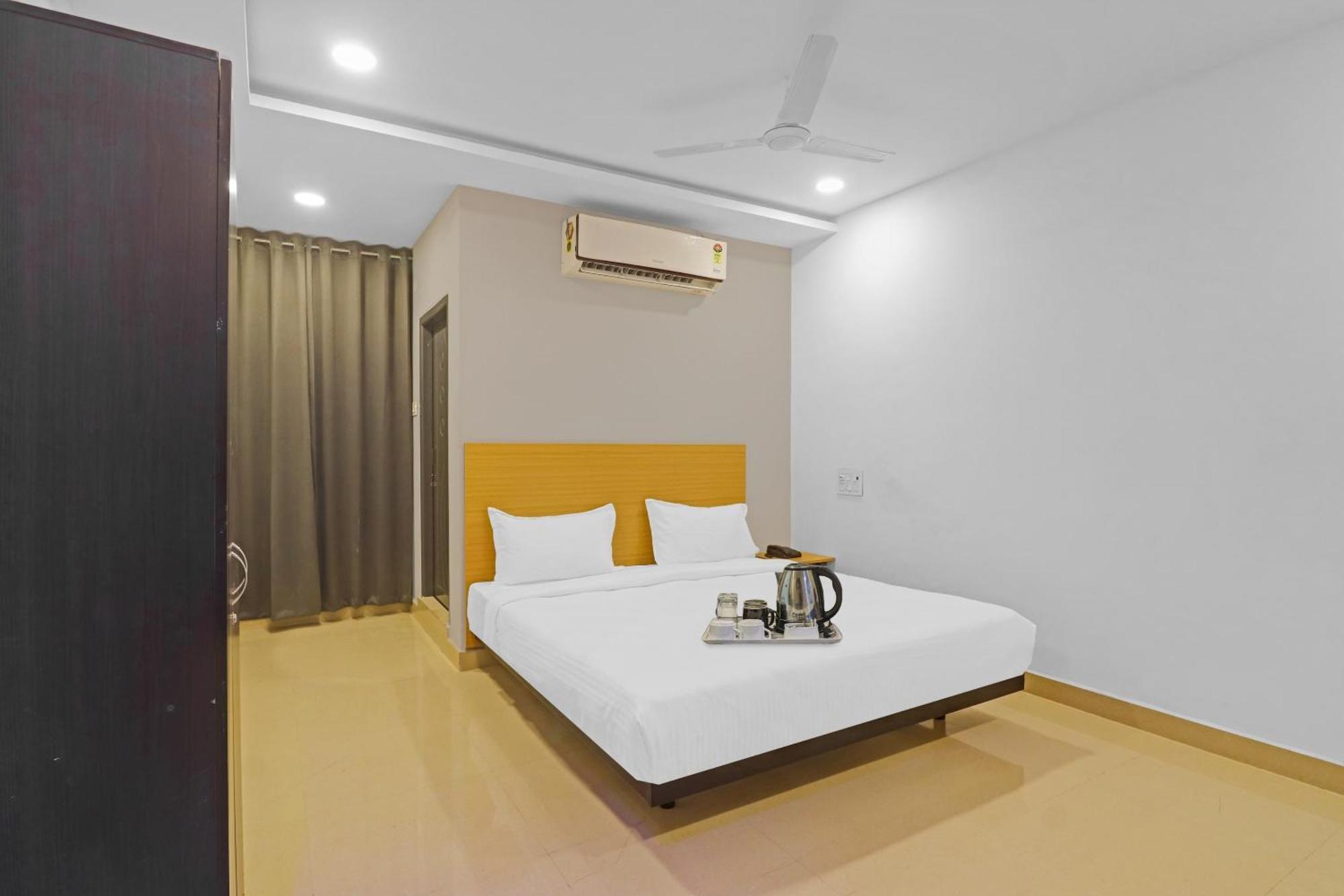 Townhouse Che Sigma Hotell Hyderabad Exteriör bild