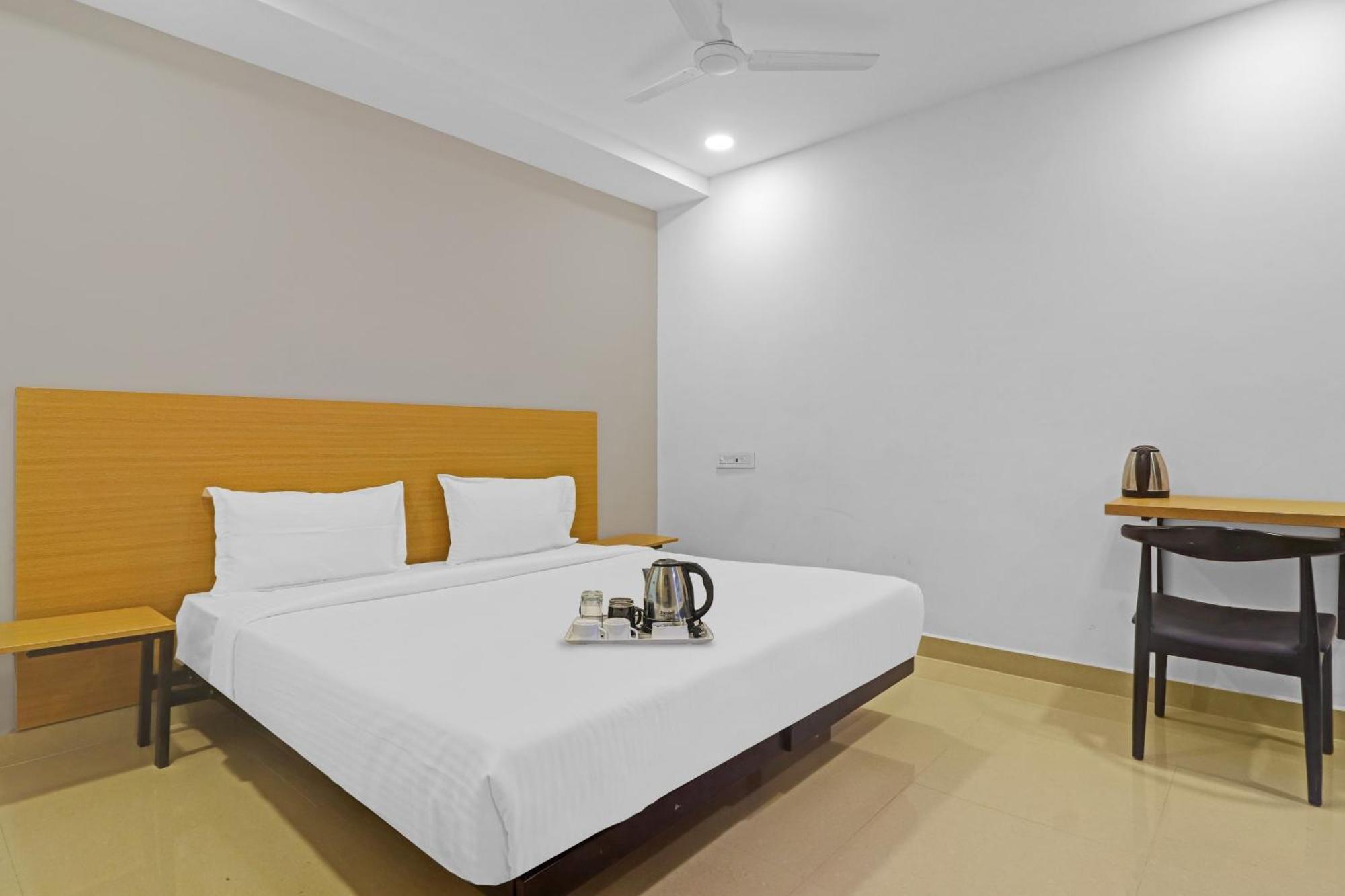 Townhouse Che Sigma Hotell Hyderabad Exteriör bild