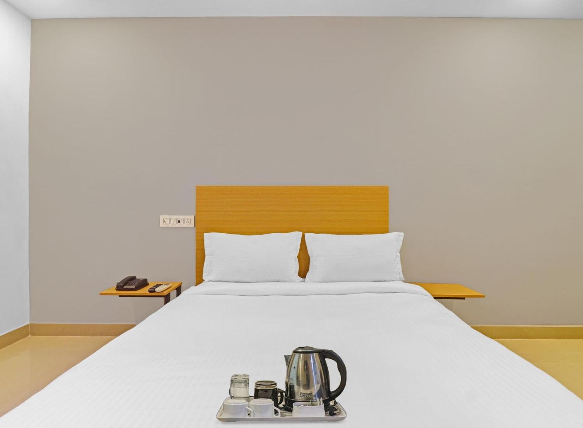 Townhouse Che Sigma Hotell Hyderabad Exteriör bild