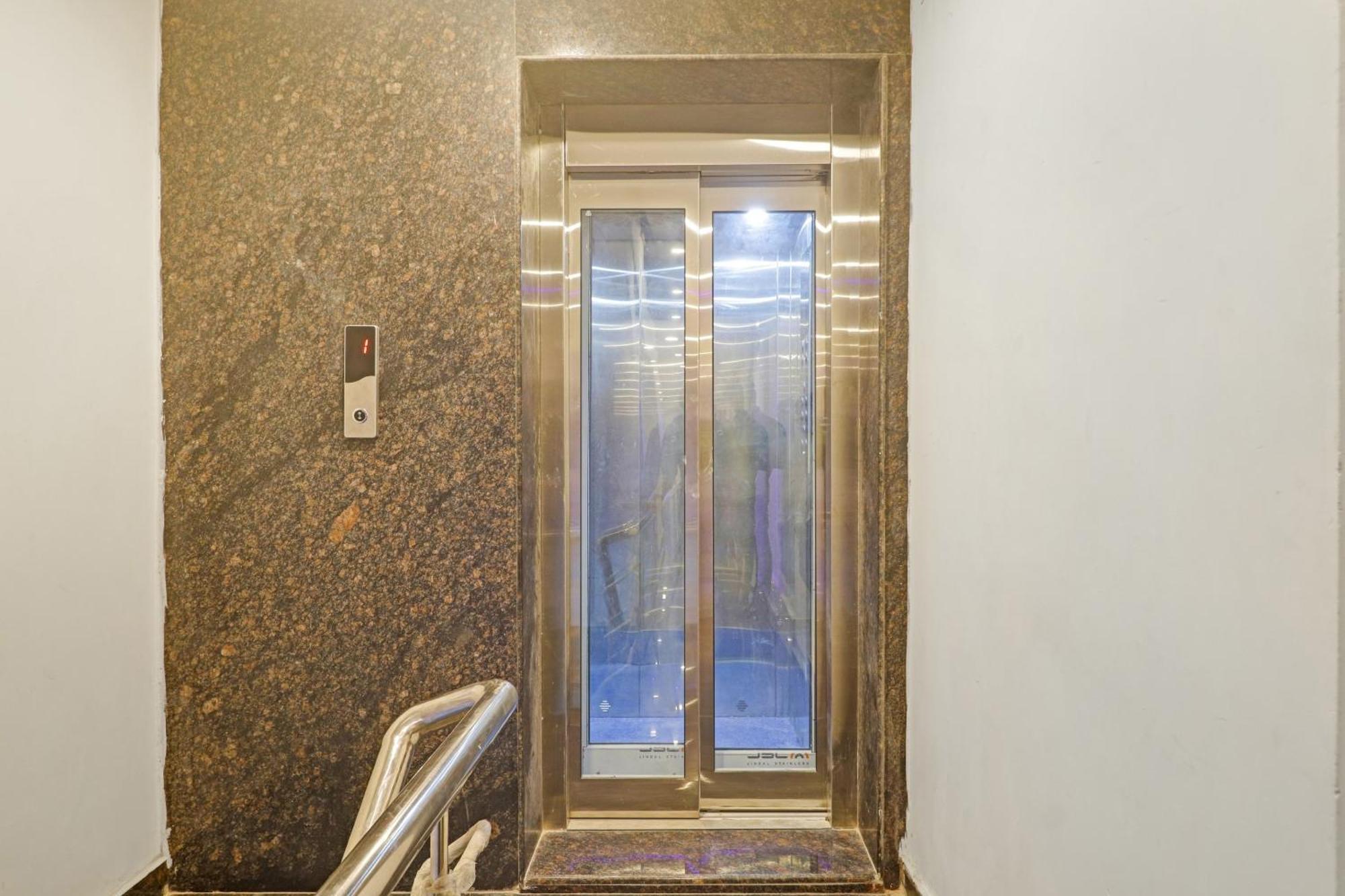 Townhouse Che Sigma Hotell Hyderabad Exteriör bild