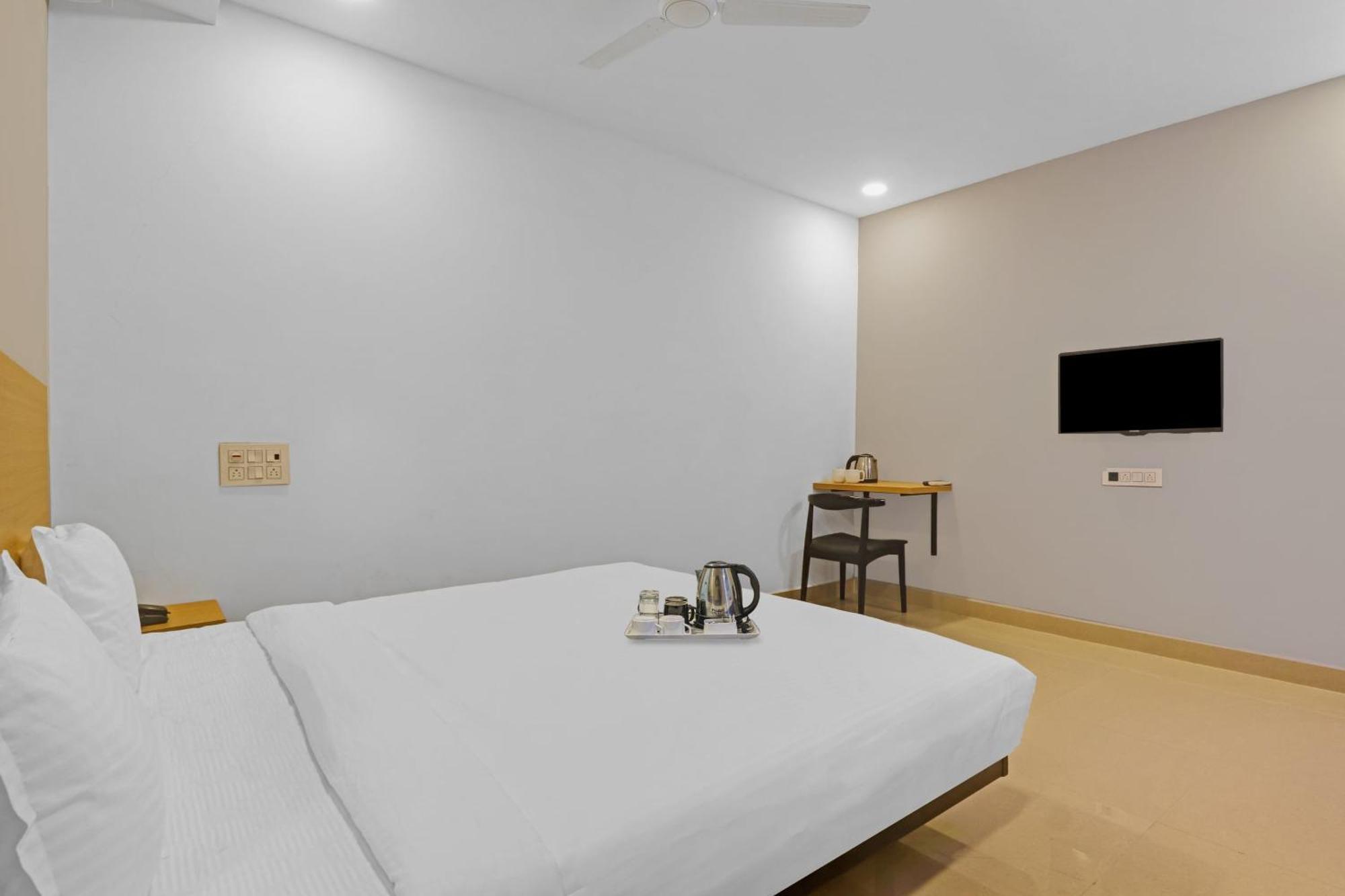 Townhouse Che Sigma Hotell Hyderabad Exteriör bild