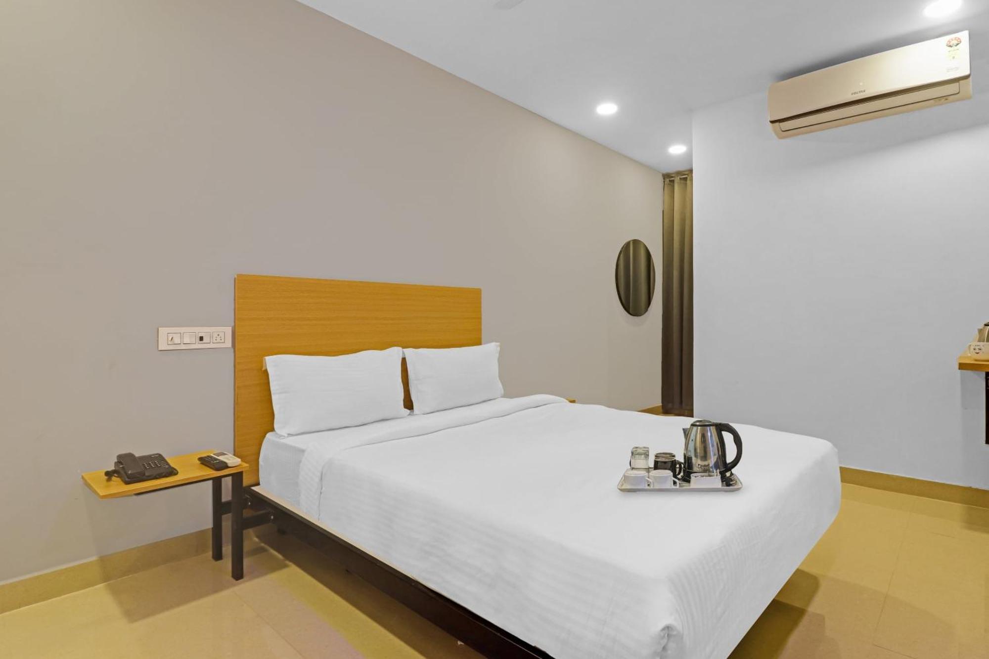 Townhouse Che Sigma Hotell Hyderabad Exteriör bild