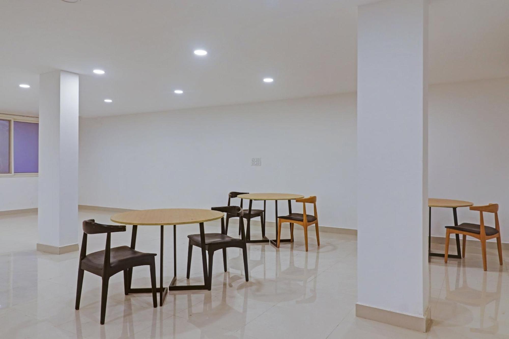 Townhouse Che Sigma Hotell Hyderabad Exteriör bild