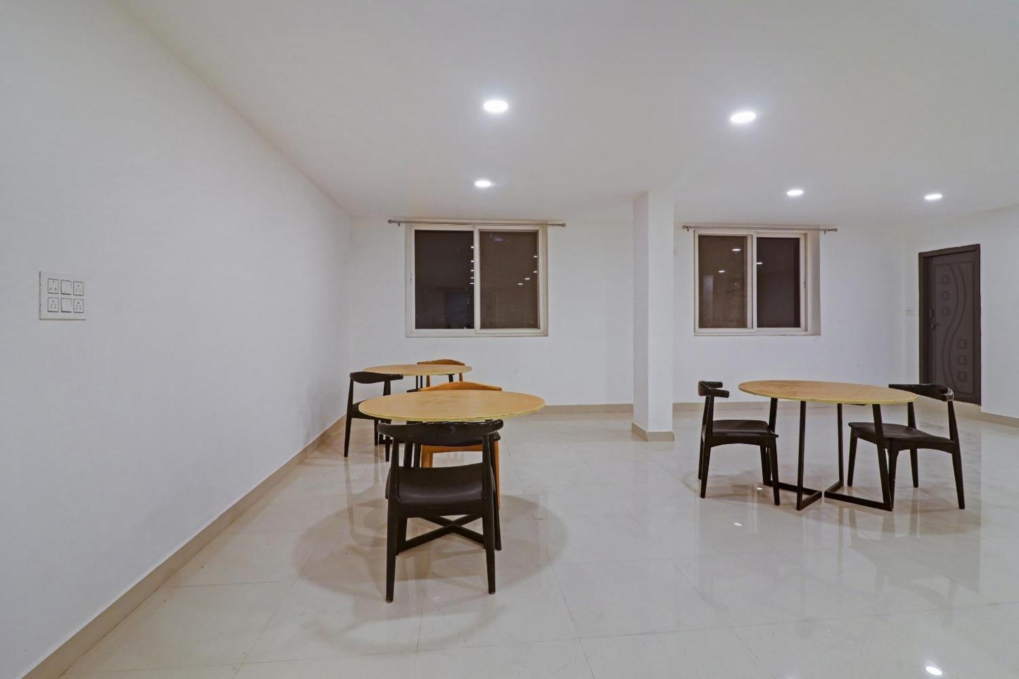 Townhouse Che Sigma Hotell Hyderabad Exteriör bild
