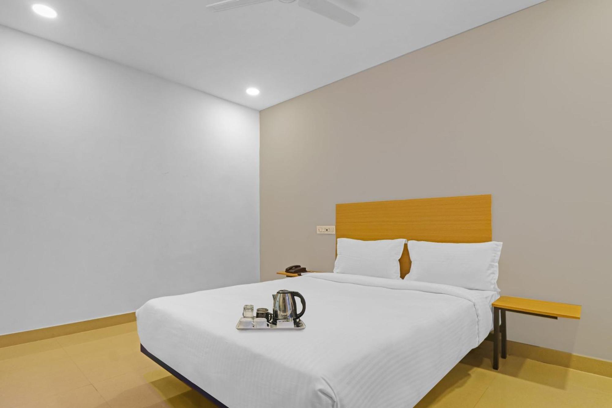 Townhouse Che Sigma Hotell Hyderabad Exteriör bild