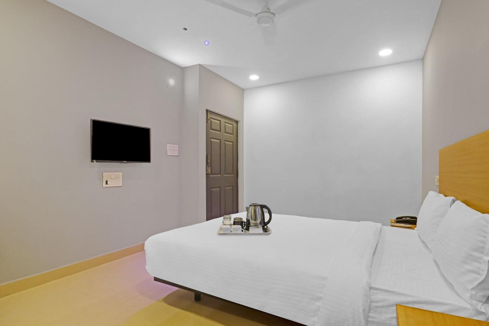 Townhouse Che Sigma Hotell Hyderabad Exteriör bild