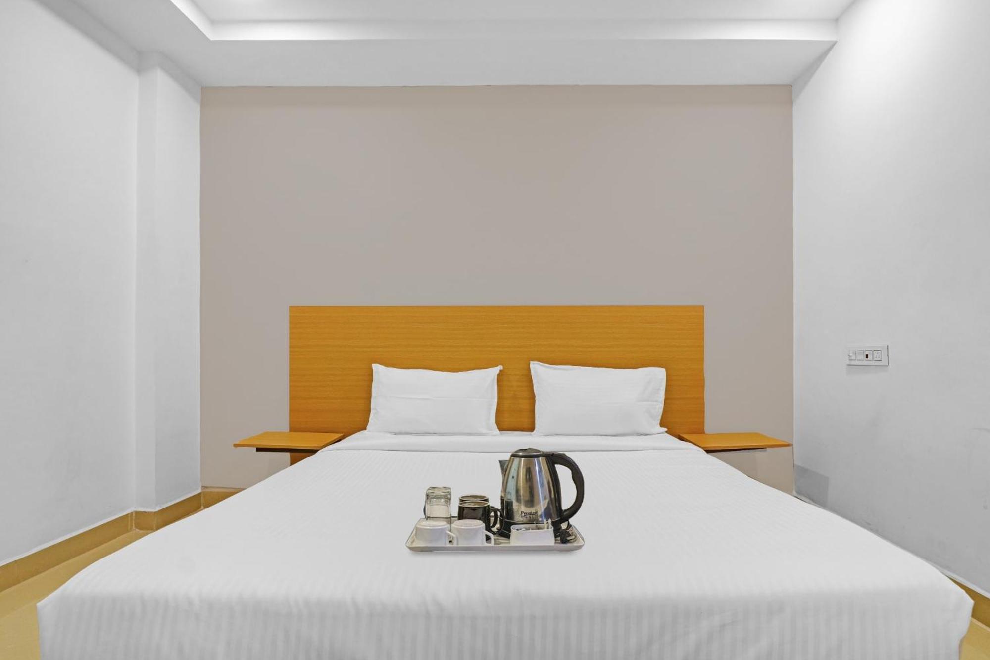 Townhouse Che Sigma Hotell Hyderabad Exteriör bild