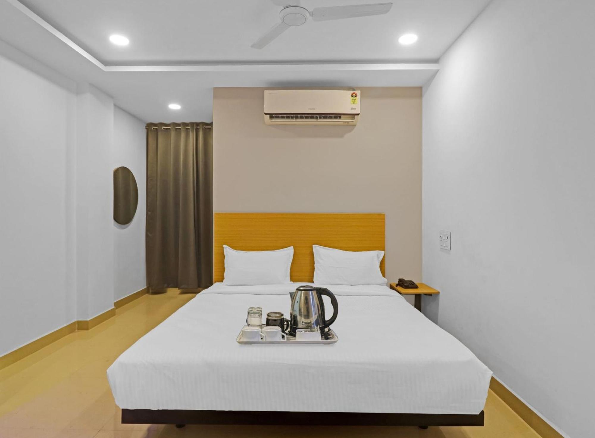 Townhouse Che Sigma Hotell Hyderabad Exteriör bild