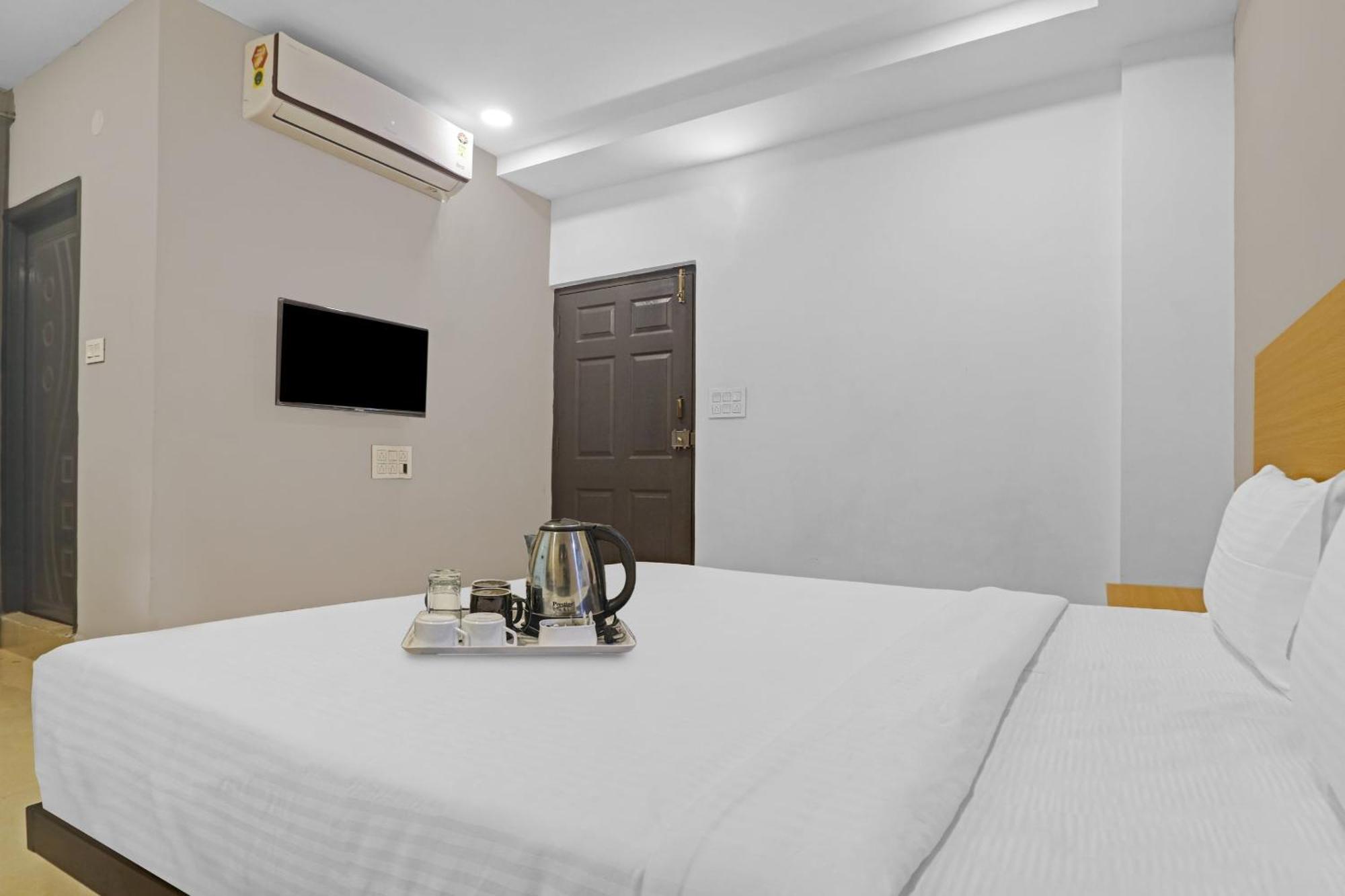 Townhouse Che Sigma Hotell Hyderabad Exteriör bild